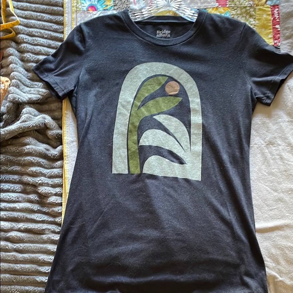 Bridge & Burn Women’s Arch Tee, NWOT, Size S